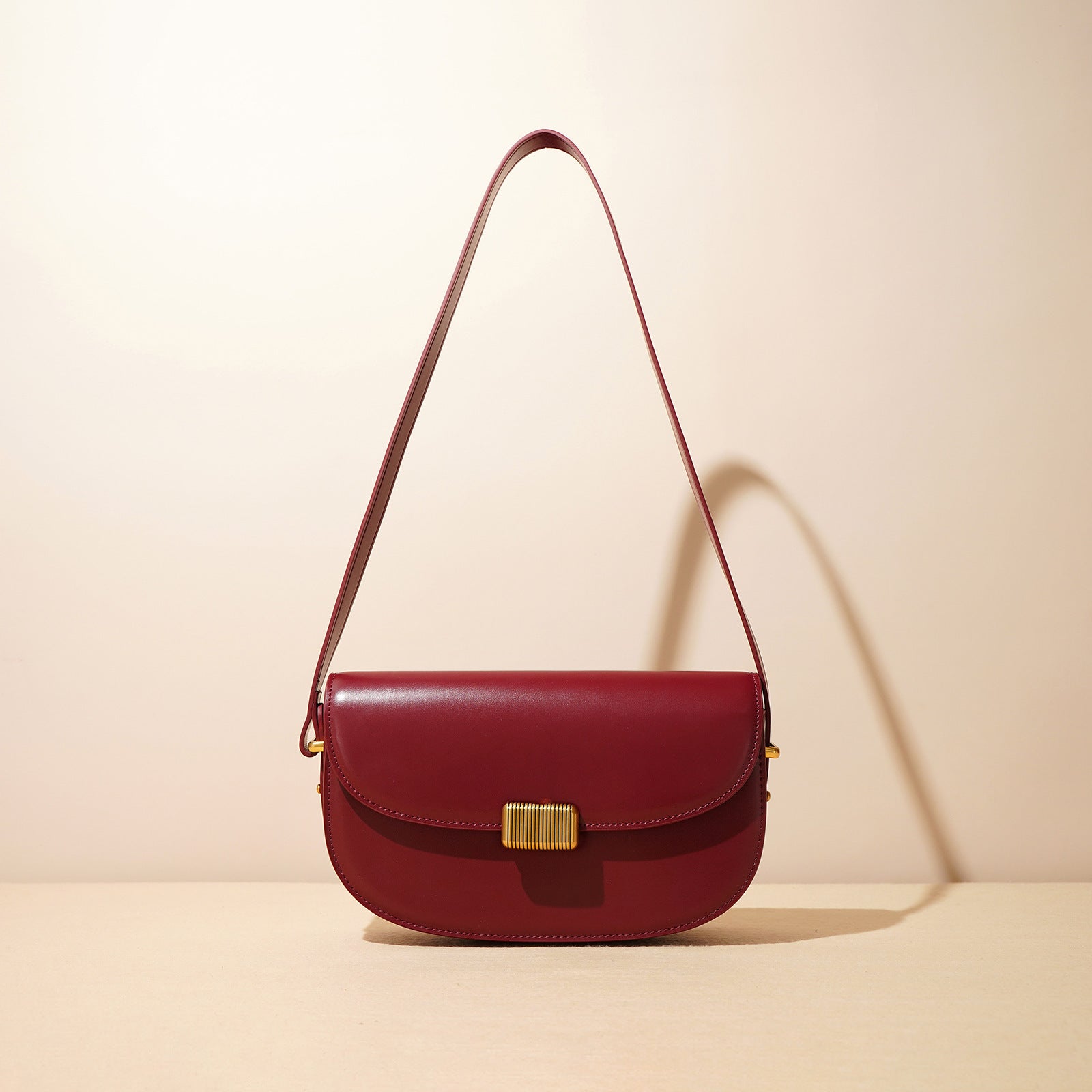 Retro Saddle Bag in Genuine Leather for Daily Use 50-60 Characters