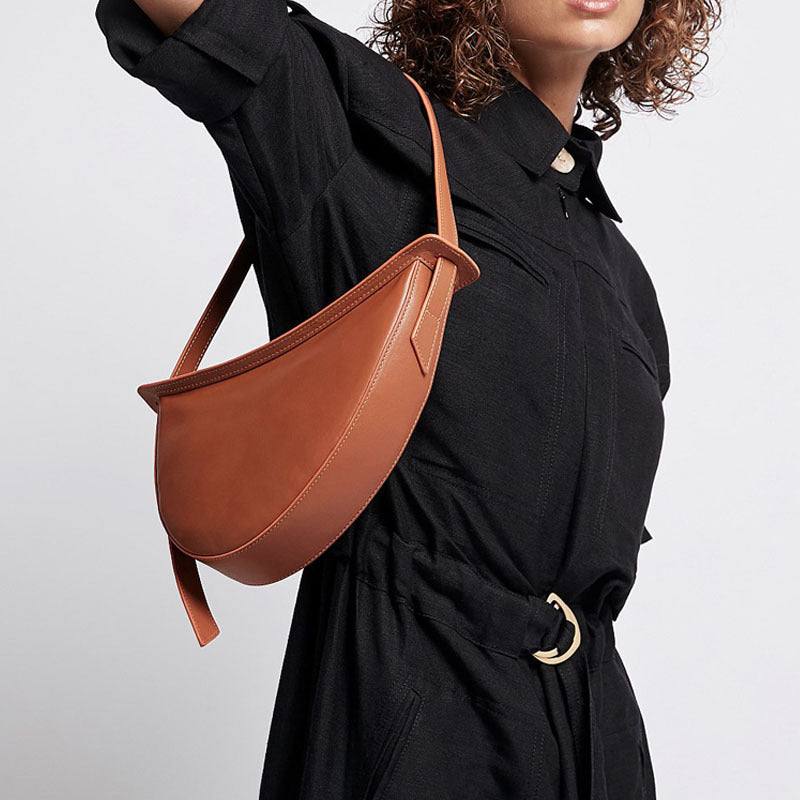 Single Shoulder Handbag Retro Armpit Bag in Light Brown and Black
