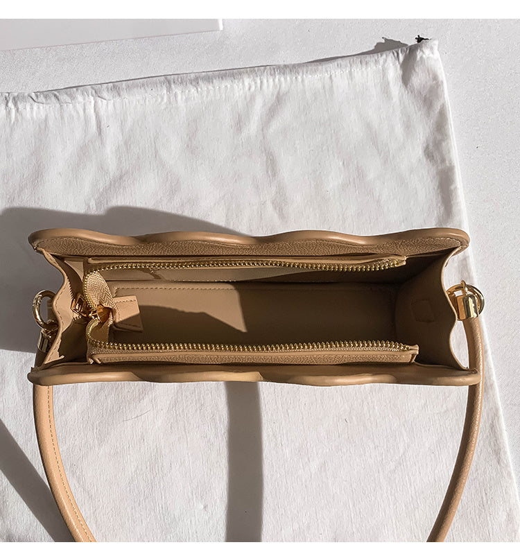 Small Women's One Shoulder Woven Handbag with Wave Pattern
