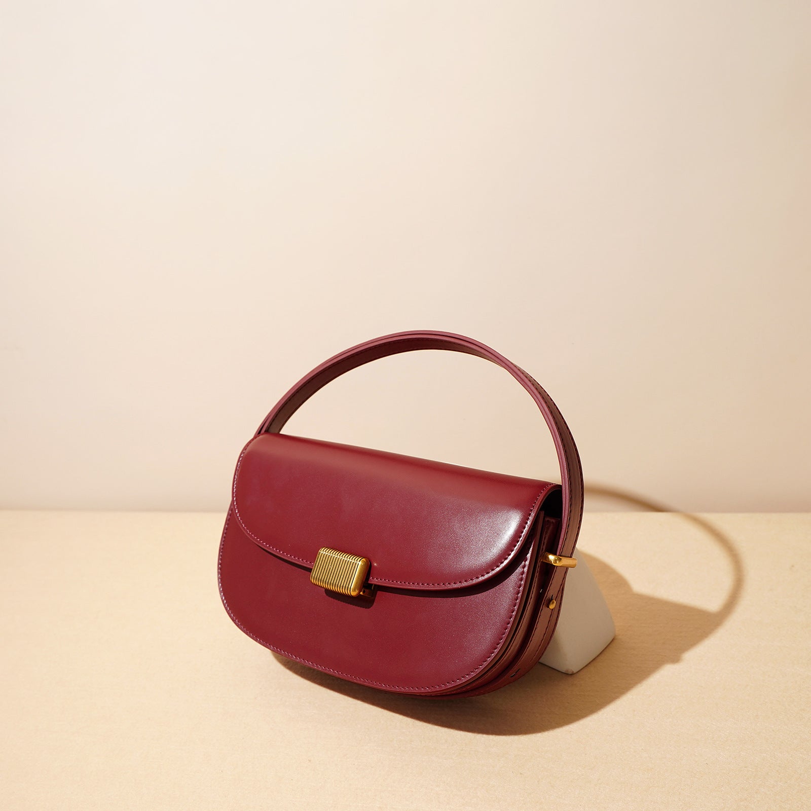 Retro Saddle Bag in Genuine Leather for Daily Use 50-60 Characters